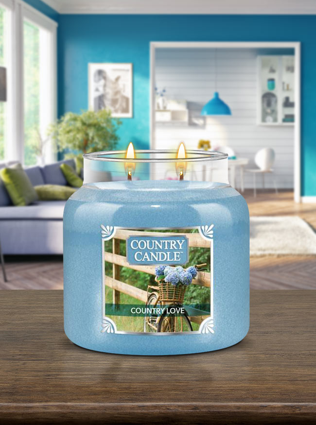 Country Love Medium | Soy Candle - Kringle Candle Israel